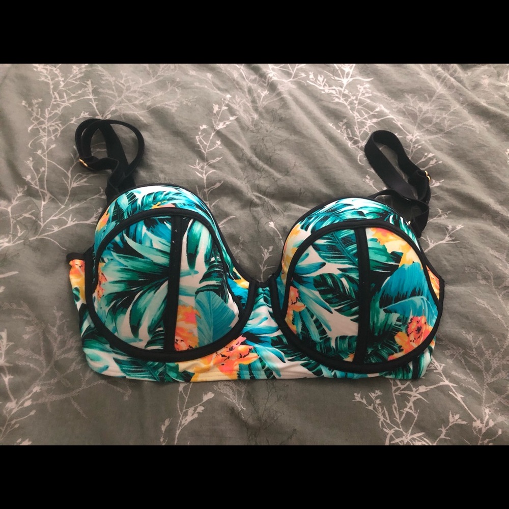 Women’s swim top